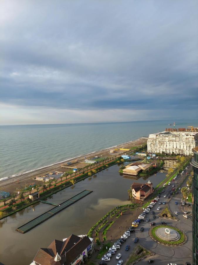 Номера На Высоких Этажах 24,31 Apartment Batumi Luaran gambar