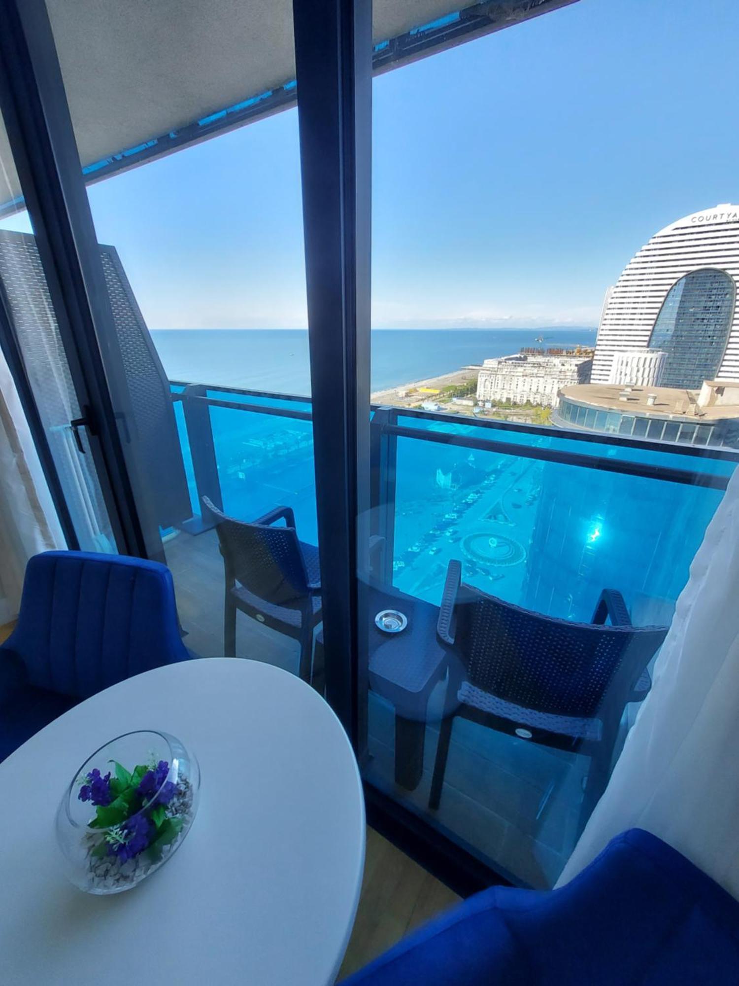 Номера На Высоких Этажах 24,31 Apartment Batumi Bilik gambar