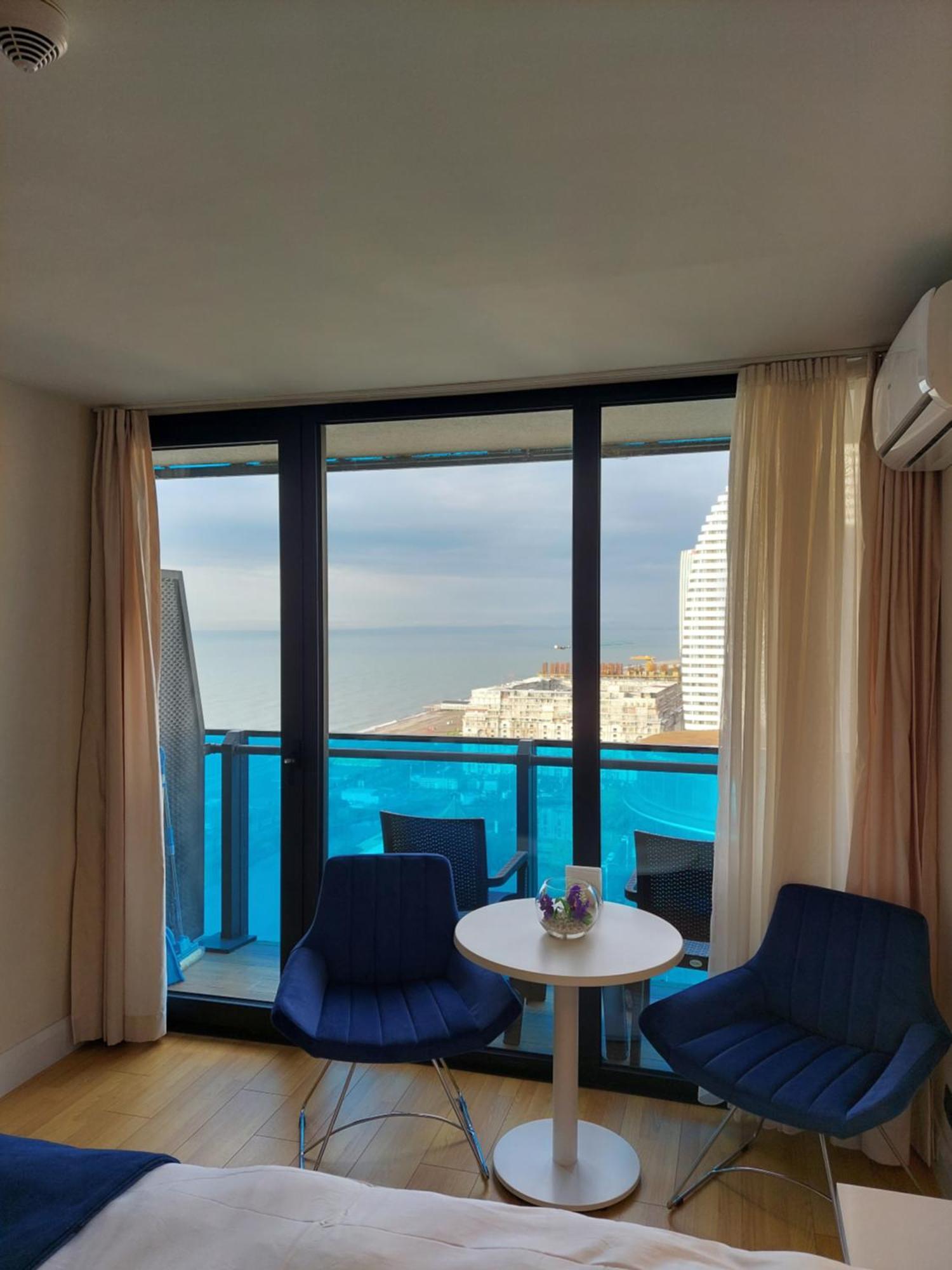 Номера На Высоких Этажах 24,31 Apartment Batumi Bilik gambar