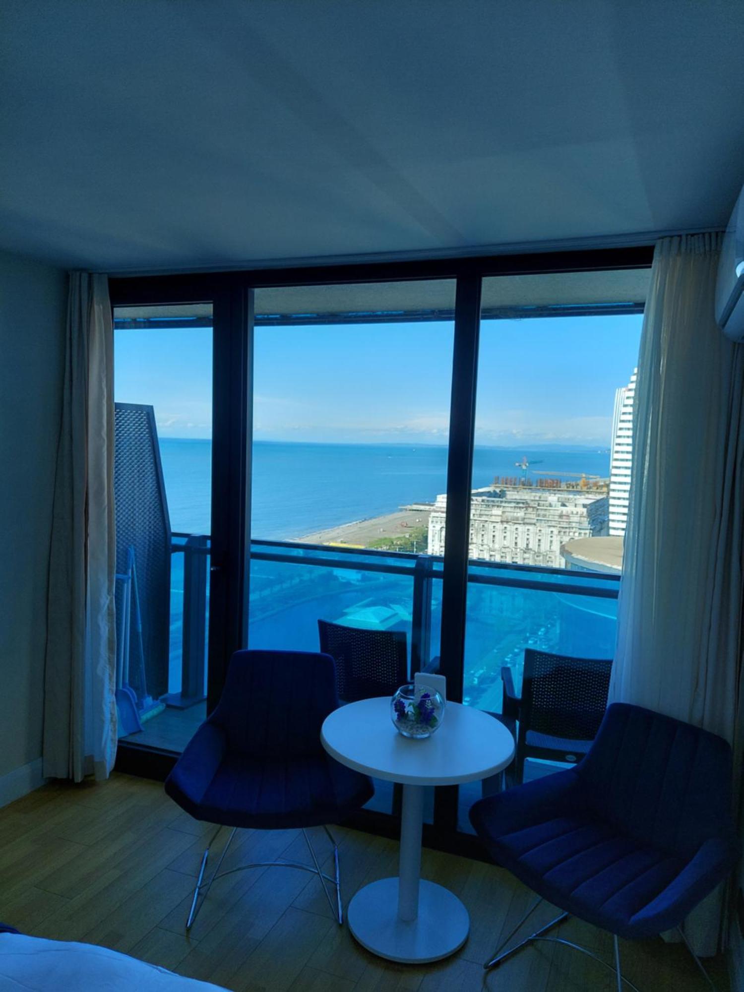 Номера На Высоких Этажах 24,31 Apartment Batumi Bilik gambar